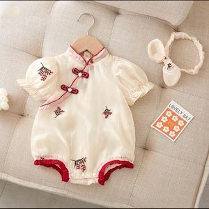 Girl summer Chinese cheongsam (qipao)